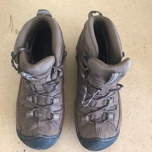 Keen hiking boots, water resistant leather.